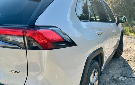 Toyota RAV4, 2019 год, 3 200 000 рублей, 6 фотография