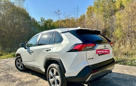 Toyota RAV4, 2019 год, 3 200 000 рублей, 4 фотография