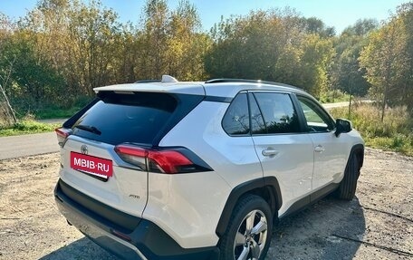 Toyota RAV4, 2019 год, 3 200 000 рублей, 5 фотография