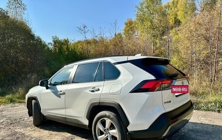Toyota RAV4, 2019 год, 3 200 000 рублей, 3 фотография