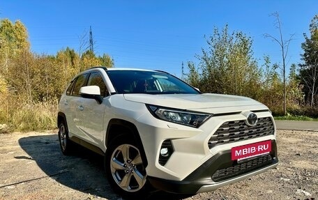 Toyota RAV4, 2019 год, 3 200 000 рублей, 8 фотография