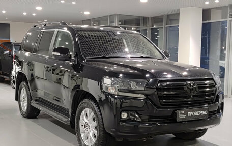 Toyota Land Cruiser 200, 2018 год, 6 747 000 рублей, 3 фотография