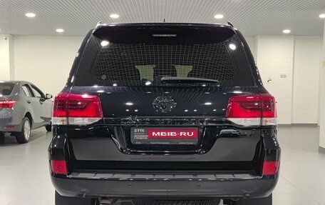 Toyota Land Cruiser 200, 2018 год, 6 747 000 рублей, 7 фотография