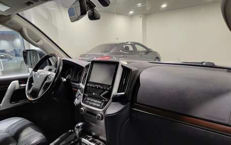 Toyota Land Cruiser 200, 2018 год, 6 747 000 рублей, 13 фотография