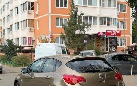 Opel Astra J, 2013 год, 720 000 рублей, 2 фотография