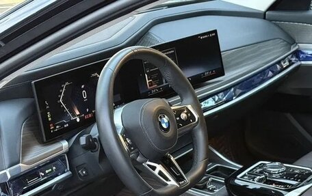 BMW 7 серия, 2023 год, 9 999 999 рублей, 2 фотография