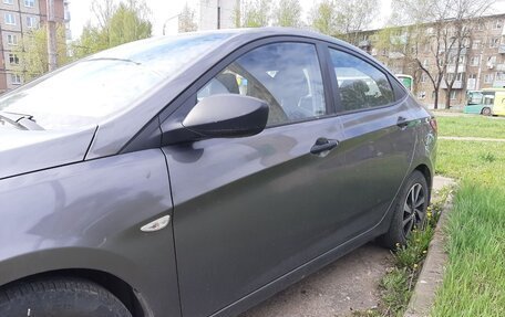 Hyundai Solaris II рестайлинг, 2014 год, 1 000 000 рублей, 2 фотография