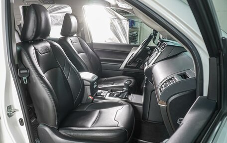 Toyota Land Cruiser Prado 150 рестайлинг 2, 2020 год, 6 849 000 рублей, 10 фотография