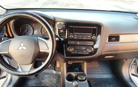 Mitsubishi Outlander III рестайлинг 3, 2012 год, 1 250 000 рублей, 13 фотография