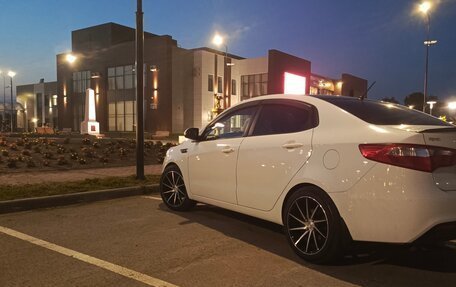 KIA Rio III рестайлинг, 2013 год, 900 000 рублей, 2 фотография