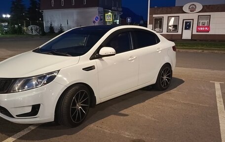 KIA Rio III рестайлинг, 2013 год, 900 000 рублей, 1 фотография