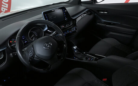 Toyota C-HR I рестайлинг, 2021 год, 2 599 000 рублей, 7 фотография