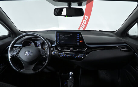 Toyota C-HR I рестайлинг, 2021 год, 2 599 000 рублей, 8 фотография