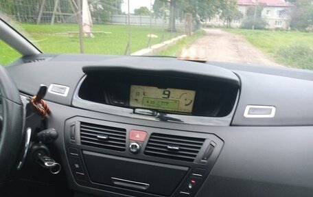 Citroen C4 Picasso II рестайлинг, 2012 год, 700 000 рублей, 10 фотография