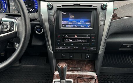 Toyota Camry, 2017 год, 2 440 000 рублей, 2 фотография