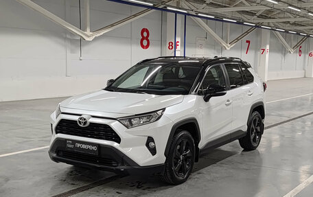 Toyota RAV4, 2021 год, 3 050 000 рублей, 1 фотография