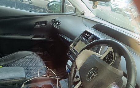 Toyota Prius IV XW50, 2016 год, 1 300 000 рублей, 3 фотография