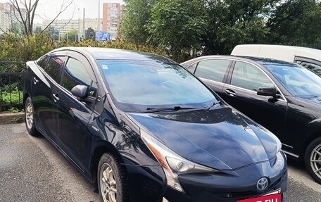 Toyota Prius IV XW50, 2016 год, 1 300 000 рублей, 2 фотография