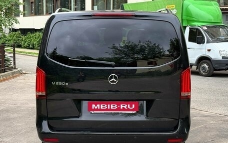 Mercedes-Benz V-Класс, 2020 год, 3 390 000 рублей, 6 фотография