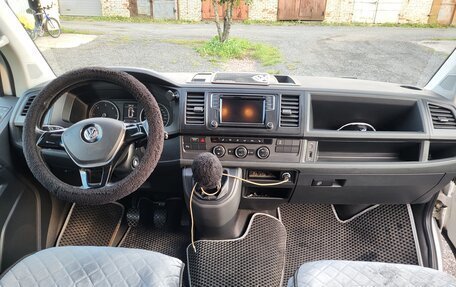 Volkswagen Caravelle T6 рестайлинг, 2017 год, 3 670 000 рублей, 8 фотография