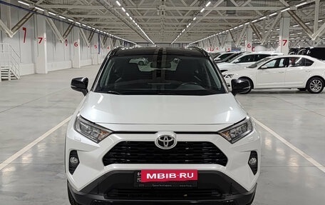 Toyota RAV4, 2021 год, 3 050 000 рублей, 2 фотография