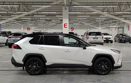 Toyota RAV4, 2021 год, 3 050 000 рублей, 5 фотография