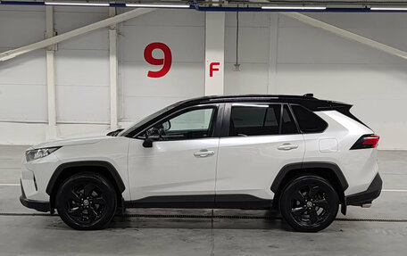 Toyota RAV4, 2021 год, 3 050 000 рублей, 10 фотография