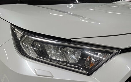 Toyota RAV4, 2021 год, 3 050 000 рублей, 21 фотография