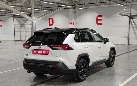Toyota RAV4, 2021 год, 3 050 000 рублей, 6 фотография