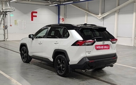 Toyota RAV4, 2021 год, 3 050 000 рублей, 8 фотография