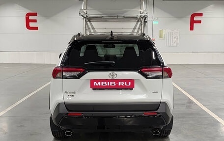 Toyota RAV4, 2021 год, 3 050 000 рублей, 7 фотография