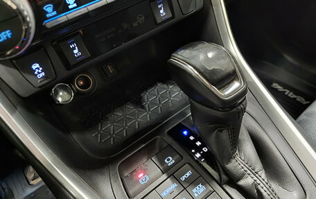 Toyota RAV4, 2021 год, 3 050 000 рублей, 24 фотография