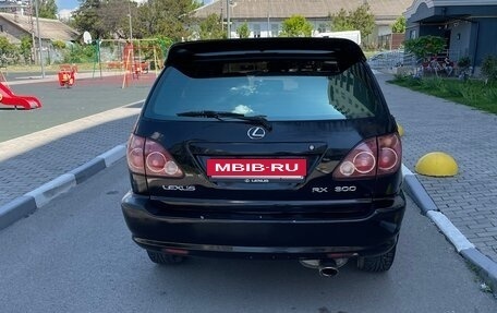 Lexus RX IV рестайлинг, 2000 год, 770 000 рублей, 9 фотография