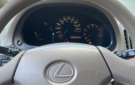 Lexus RX IV рестайлинг, 2000 год, 770 000 рублей, 28 фотография