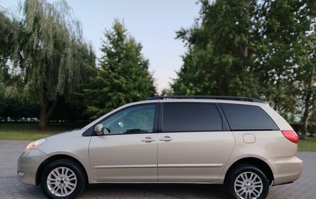 Toyota Sienna II рестайлинг, 2007 год, 1 040 000 рублей, 3 фотография