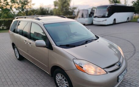 Toyota Sienna II рестайлинг, 2007 год, 1 040 000 рублей, 14 фотография