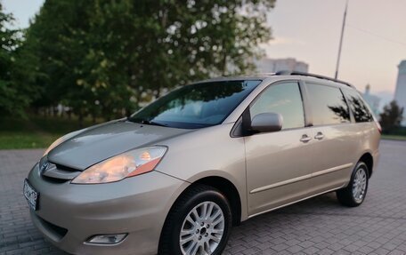 Toyota Sienna II рестайлинг, 2007 год, 1 040 000 рублей, 2 фотография