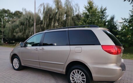 Toyota Sienna II рестайлинг, 2007 год, 1 040 000 рублей, 4 фотография