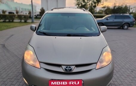 Toyota Sienna II рестайлинг, 2007 год, 1 040 000 рублей, 11 фотография