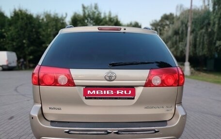 Toyota Sienna II рестайлинг, 2007 год, 1 040 000 рублей, 6 фотография