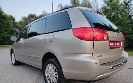 Toyota Sienna II рестайлинг, 2007 год, 1 040 000 рублей, 19 фотография