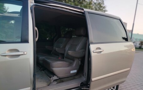Toyota Sienna II рестайлинг, 2007 год, 1 040 000 рублей, 27 фотография