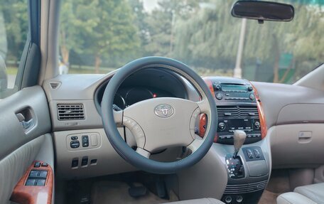 Toyota Sienna II рестайлинг, 2007 год, 1 040 000 рублей, 29 фотография