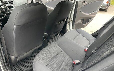 Hyundai Solaris II рестайлинг, 2014 год, 1 000 000 рублей, 14 фотография