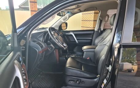 Toyota Land Cruiser Prado 150 рестайлинг 2, 2015 год, 3 680 000 рублей, 10 фотография