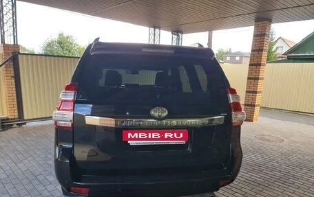 Toyota Land Cruiser Prado 150 рестайлинг 2, 2015 год, 3 680 000 рублей, 9 фотография