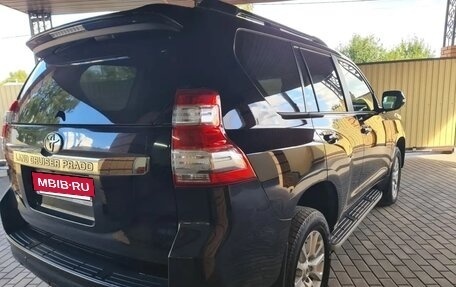 Toyota Land Cruiser Prado 150 рестайлинг 2, 2015 год, 3 680 000 рублей, 7 фотография