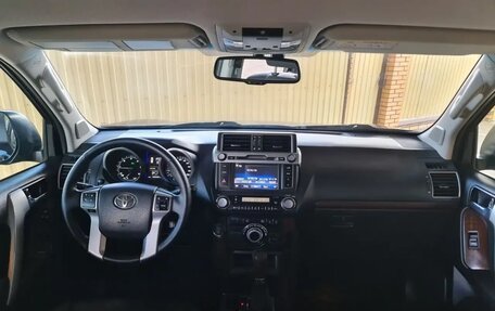 Toyota Land Cruiser Prado 150 рестайлинг 2, 2015 год, 3 680 000 рублей, 12 фотография