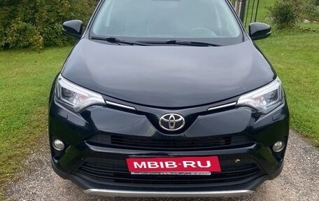 Toyota RAV4, 2019 год, 2 450 000 рублей, 2 фотография