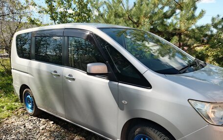 Nissan Serena IV, 2011 год, 850 000 рублей, 4 фотография